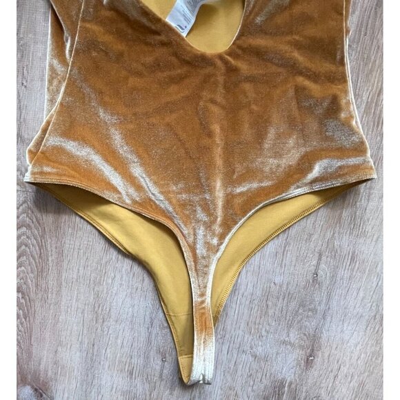 Fabletics Womens Mustard Velour Off One Shoulder Bodysuit Medium - Picture 5 of 9